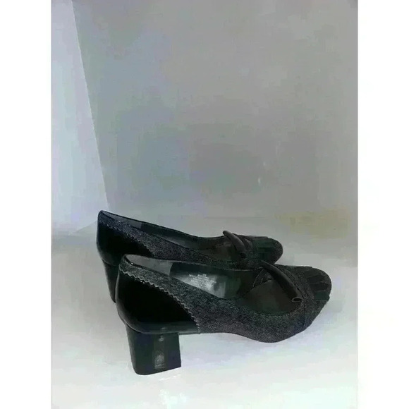 Bandolino  2" Block Heels Bdodonna10 M Grey w/Black fridge on Top - Picture 6 of 12